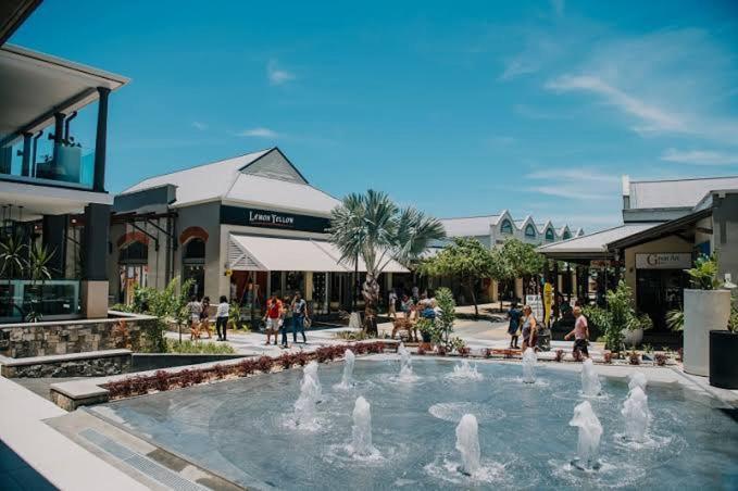 Azure 4 Bedrooms Haven Retreat: Where Tranquility Meets Turquoise Waters, Flic En Flac Mauritius Exterior foto